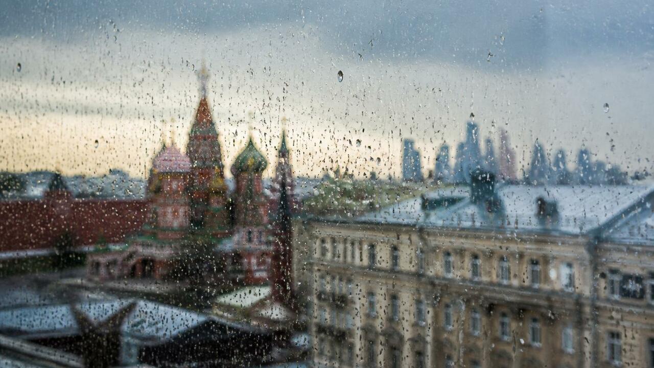 В Москве 16 июля порывы ветра достигнут 17 м/с: машины лучше убрать от деревьев Москву 16 июля ждет усиление ветра до 17 м/с. Г...
